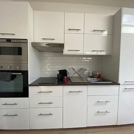 Appartement Paisible Proche Centre Ville Bron Exterior photo