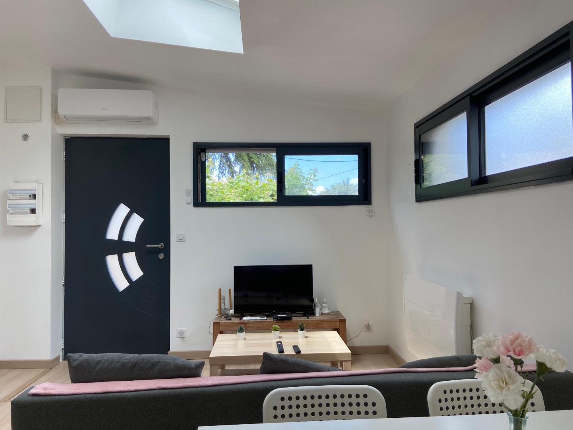 Appartement Paisible Proche Centre Ville Bron Exterior photo