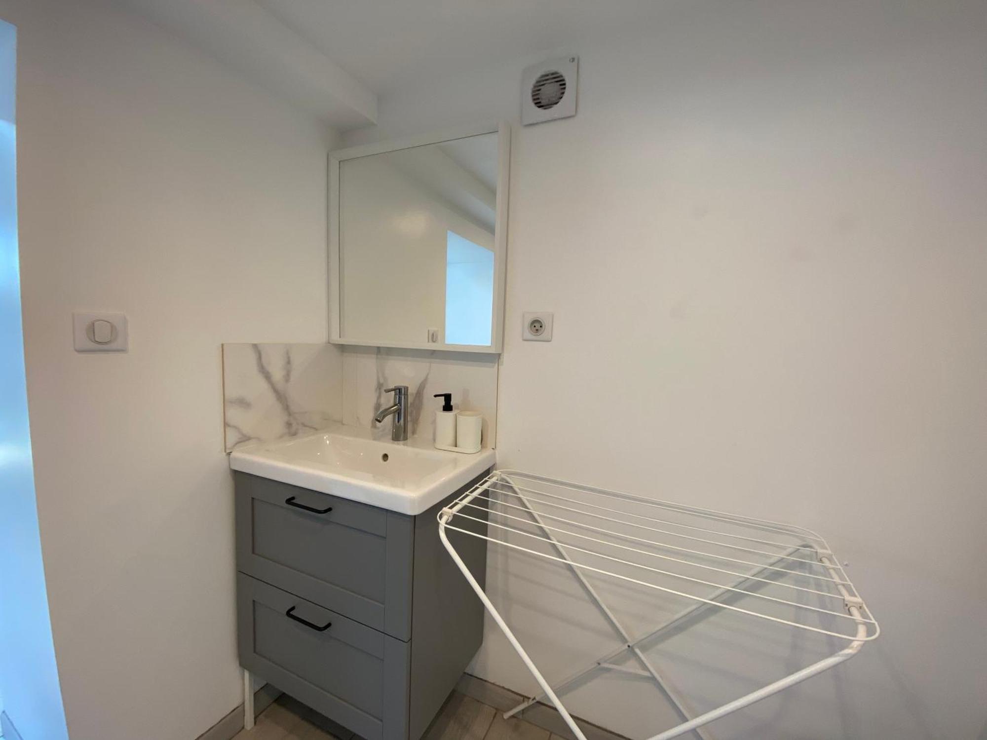 Appartement Paisible Proche Centre Ville Bron Exterior photo